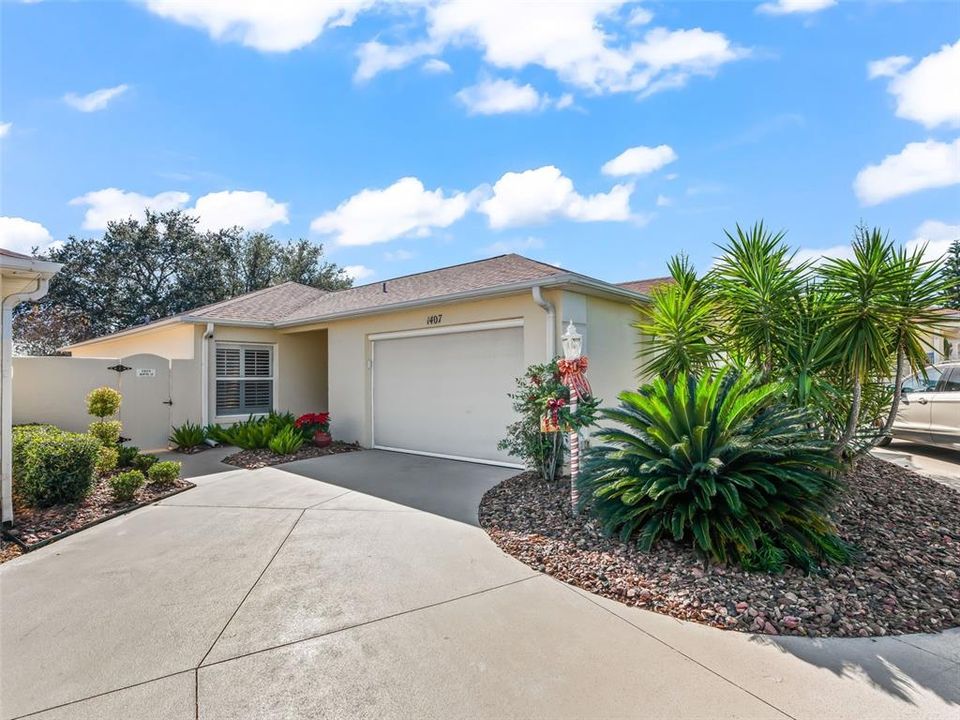 For Sale: $329,900 (2 beds, 2 baths, 1146 Square Feet)