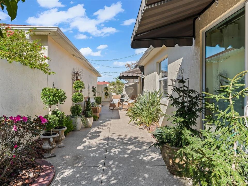 For Sale: $329,900 (2 beds, 2 baths, 1146 Square Feet)