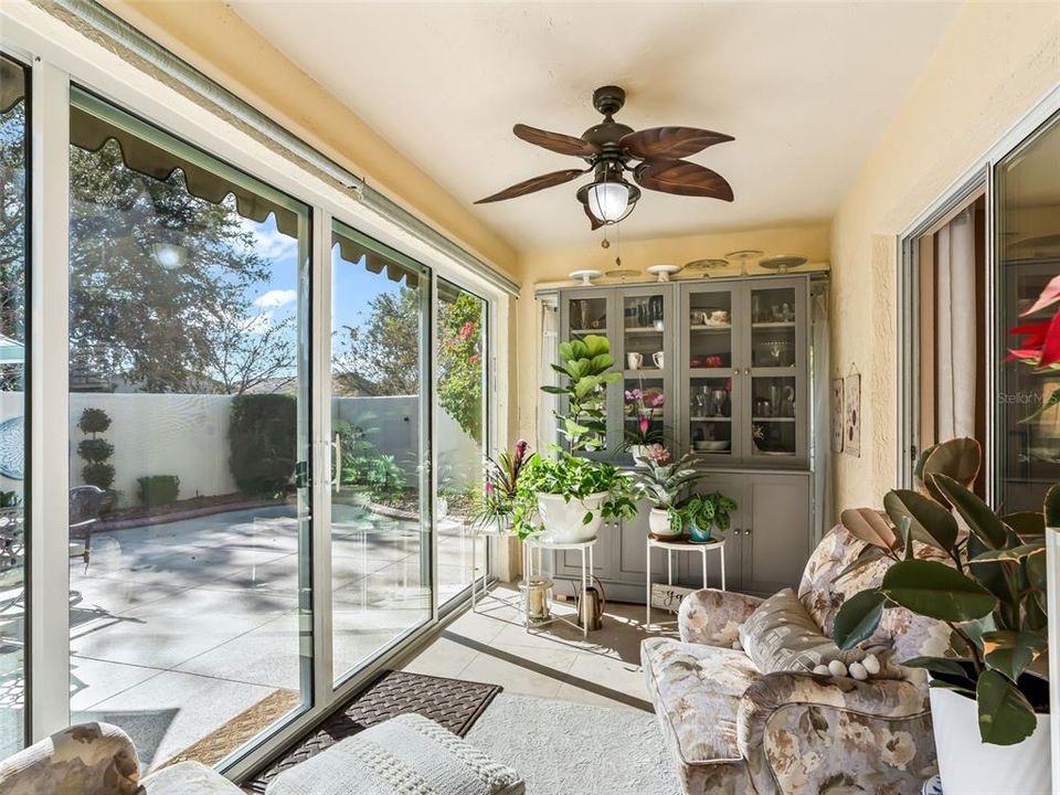 For Sale: $329,900 (2 beds, 2 baths, 1146 Square Feet)