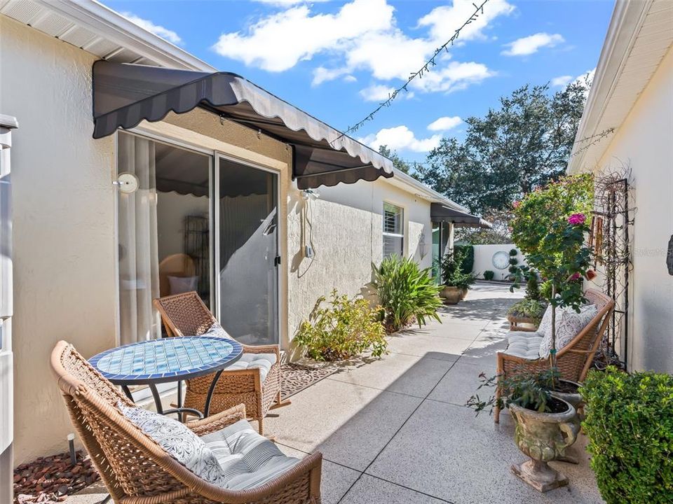 For Sale: $329,900 (2 beds, 2 baths, 1146 Square Feet)