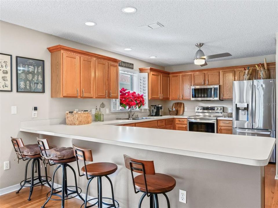 For Sale: $329,900 (2 beds, 2 baths, 1146 Square Feet)