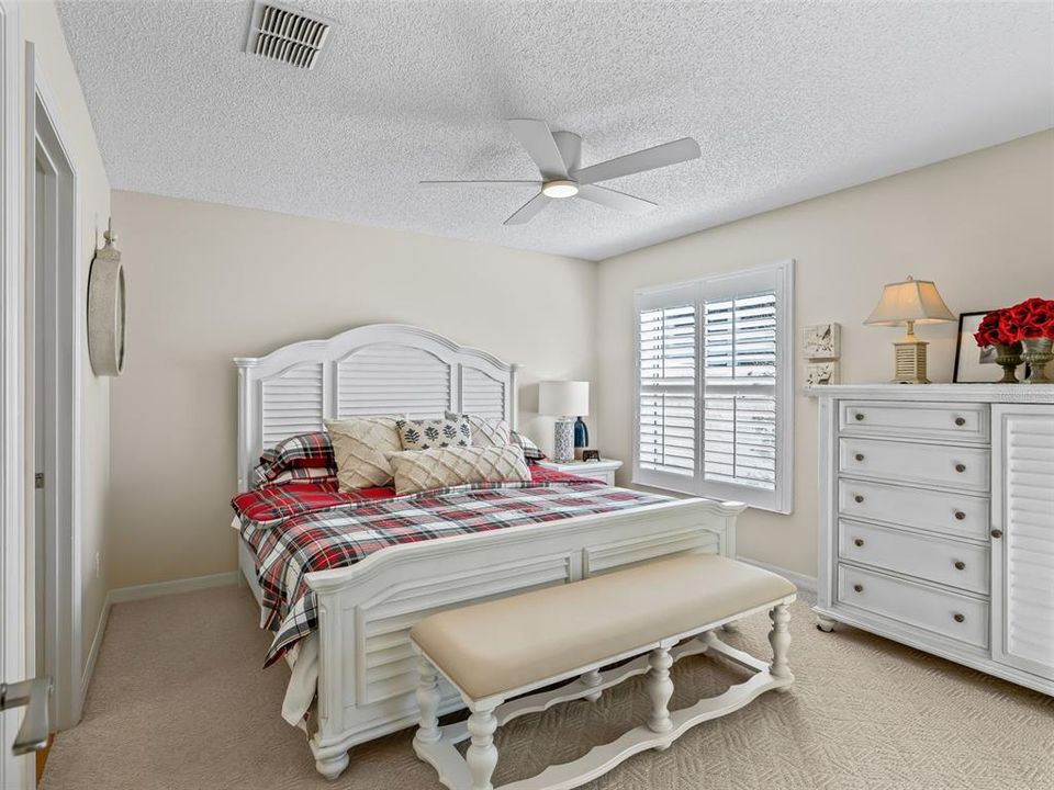 For Sale: $329,900 (2 beds, 2 baths, 1146 Square Feet)