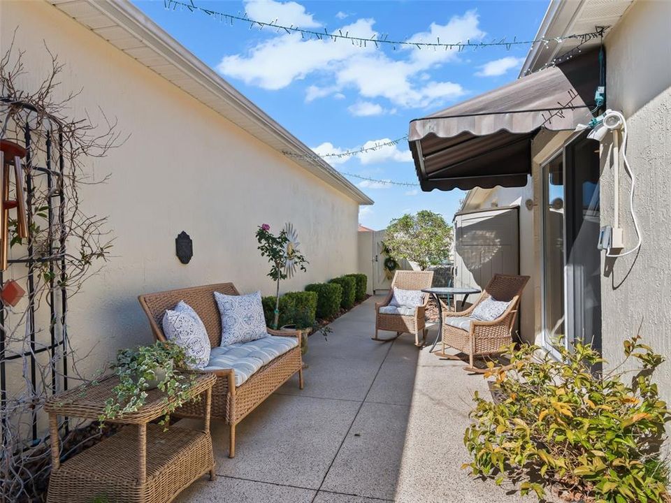 For Sale: $329,900 (2 beds, 2 baths, 1146 Square Feet)