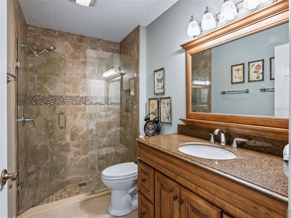 For Sale: $329,900 (2 beds, 2 baths, 1146 Square Feet)