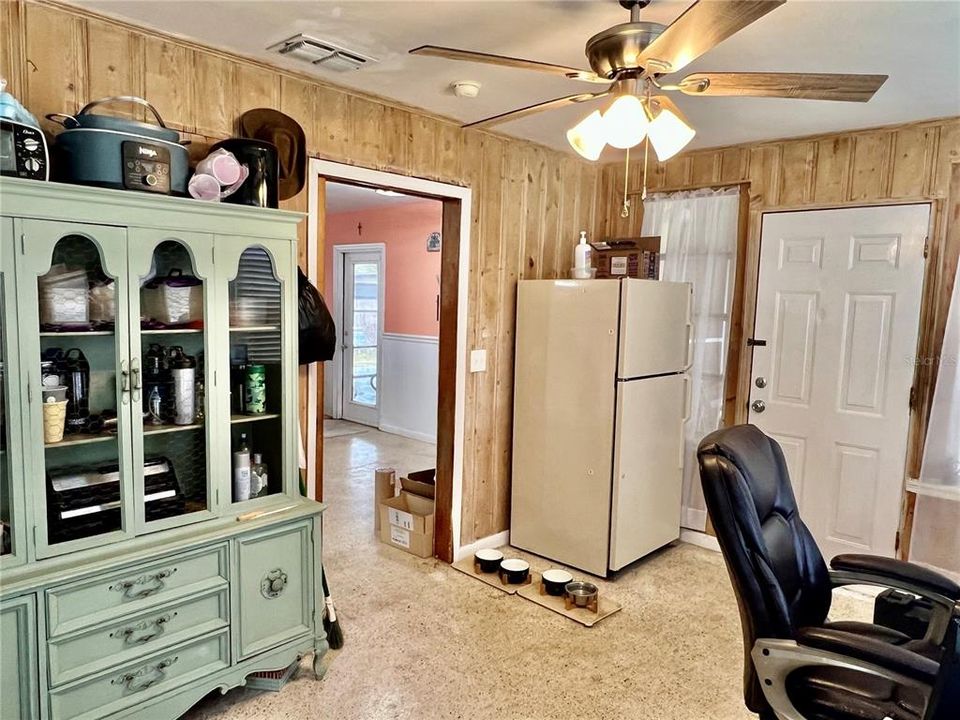 На продажу: $195,000 (3 спален, 1 ванн, 948 Квадратных фут)