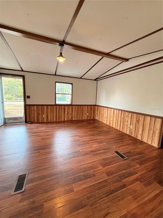 For Sale: $120,000 (3 beds, 1 baths, 1152 Square Feet)