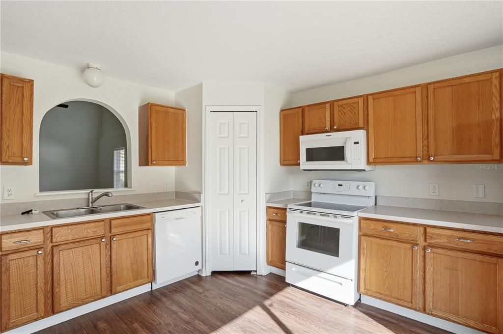 For Sale: $329,900 (4 beds, 3 baths, 2201 Square Feet)