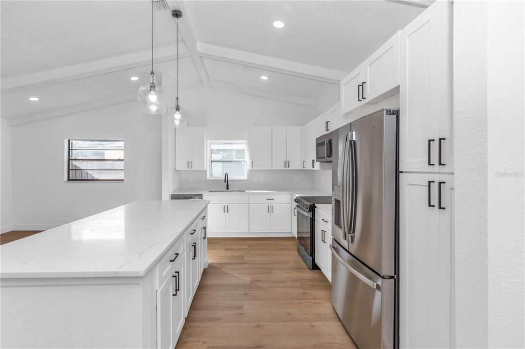 En Venta: $435,000 (4 camas, 2 baños, 1808 Pies cuadrados)