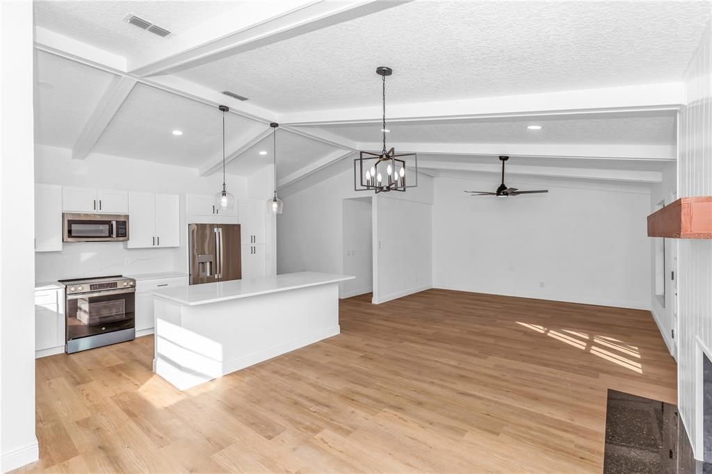 En Venta: $435,000 (4 camas, 2 baños, 1808 Pies cuadrados)