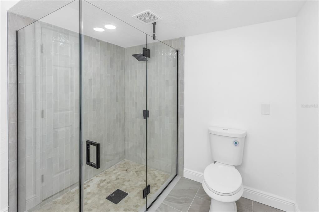 En Venta: $435,000 (4 camas, 2 baños, 1808 Pies cuadrados)