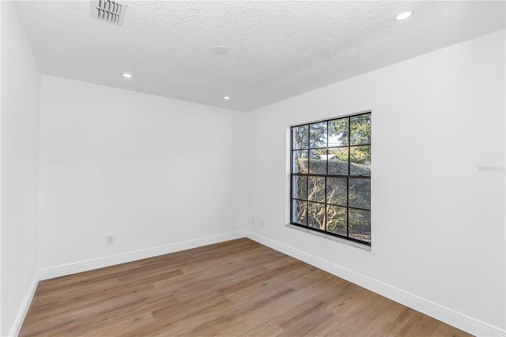 En Venta: $435,000 (4 camas, 2 baños, 1808 Pies cuadrados)