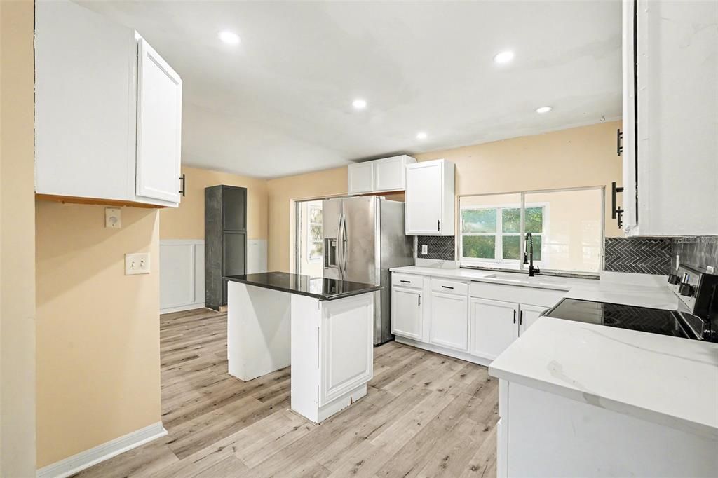 For Sale: $250,000 (2 beds, 1 baths, 1180 Square Feet)