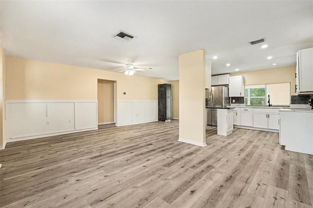 For Sale: $250,000 (2 beds, 1 baths, 1180 Square Feet)