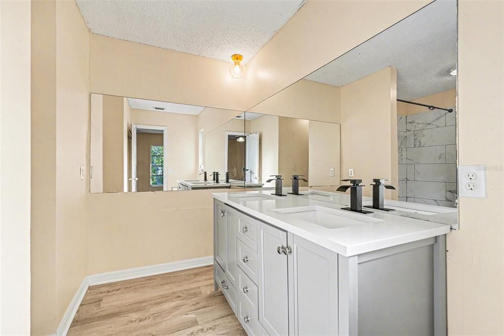 For Sale: $250,000 (2 beds, 1 baths, 1180 Square Feet)