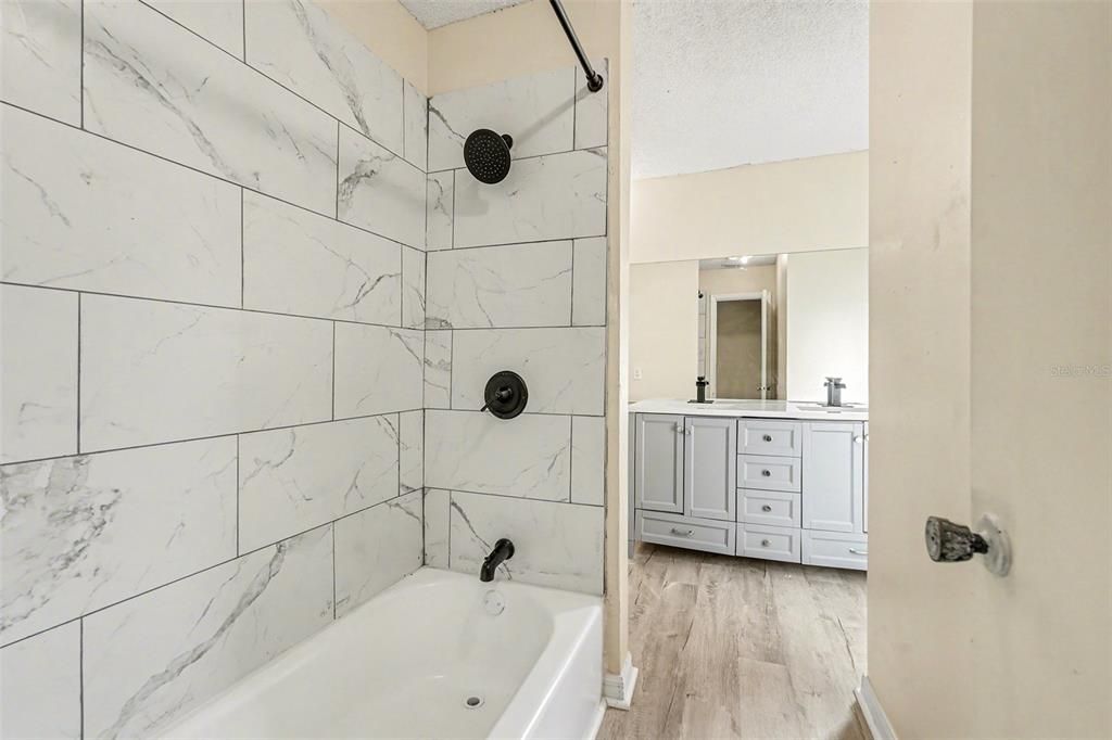 For Sale: $250,000 (2 beds, 1 baths, 1180 Square Feet)