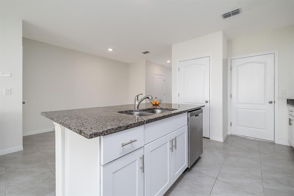 For Sale: $259,900 (2 beds, 2 baths, 1624 Square Feet)