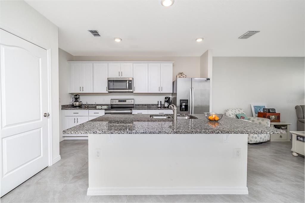 For Sale: $259,900 (2 beds, 2 baths, 1624 Square Feet)