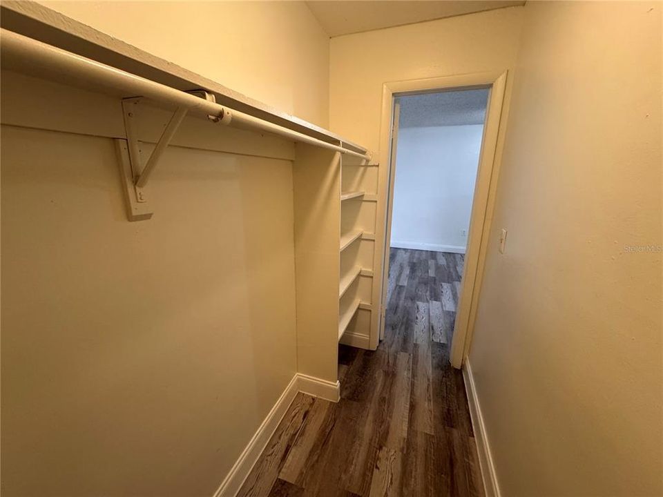 待售: $127,000 (1 贝兹, 1 浴室, 546 平方英尺)