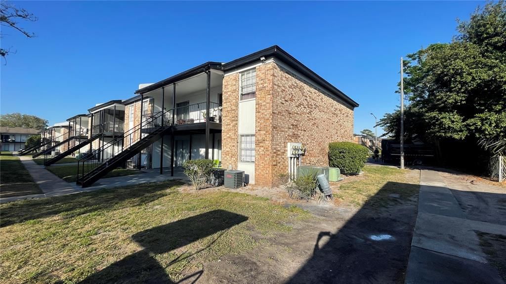 待售: $127,000 (1 贝兹, 1 浴室, 546 平方英尺)