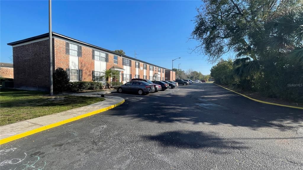 待售: $127,000 (1 贝兹, 1 浴室, 546 平方英尺)