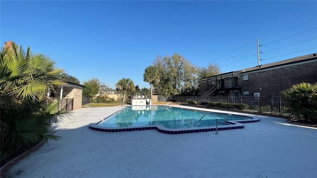 待售: $127,000 (1 贝兹, 1 浴室, 546 平方英尺)