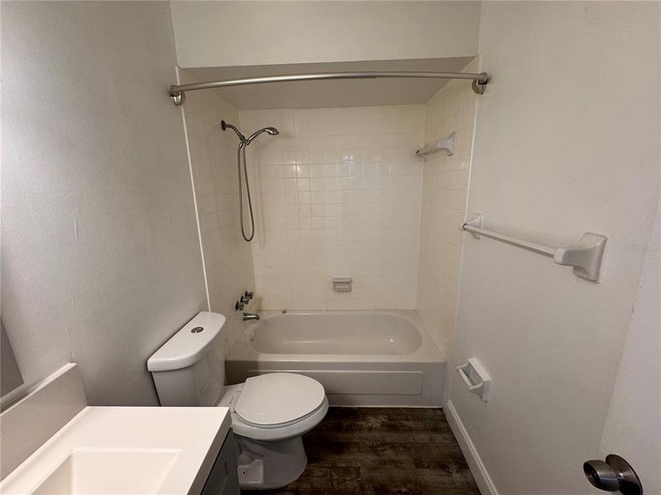 待售: $127,000 (1 贝兹, 1 浴室, 546 平方英尺)