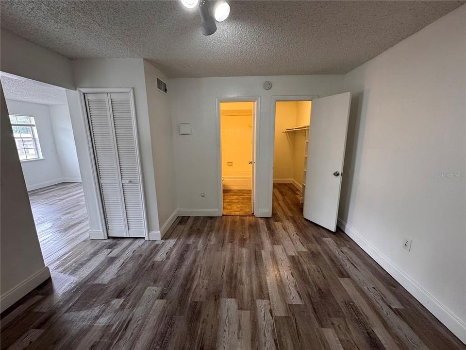 待售: $127,000 (1 贝兹, 1 浴室, 546 平方英尺)