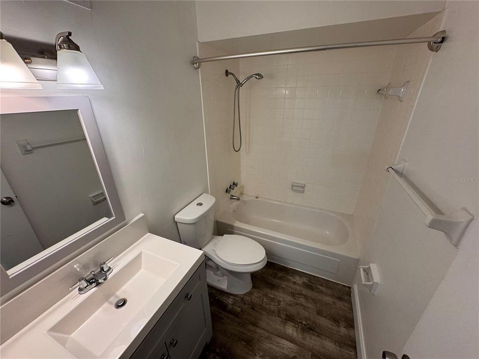 待售: $127,000 (1 贝兹, 1 浴室, 546 平方英尺)