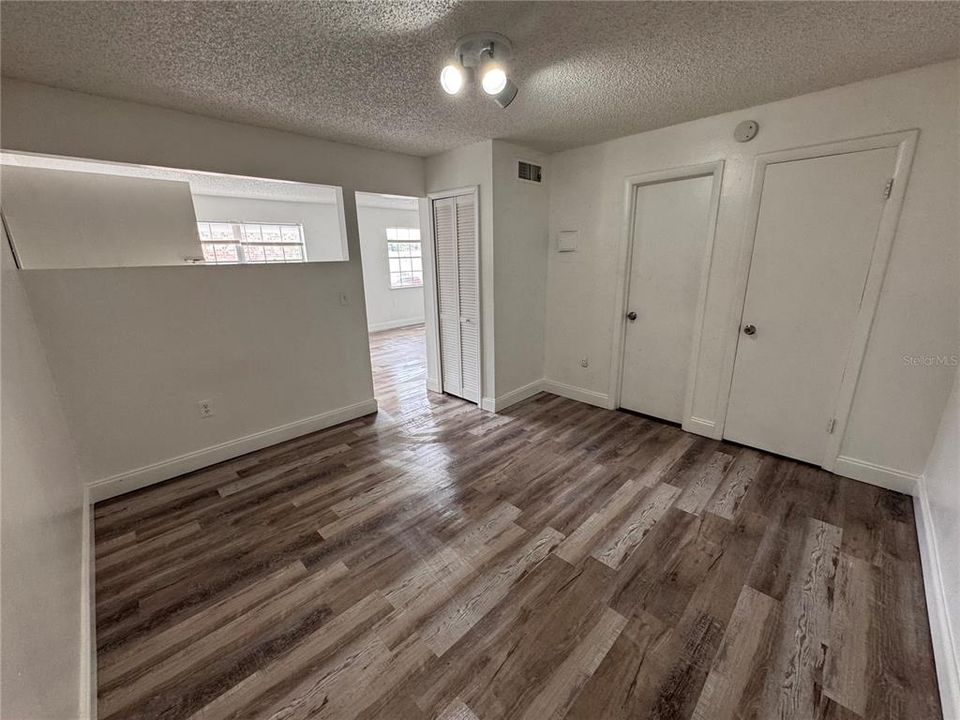 待售: $127,000 (1 贝兹, 1 浴室, 546 平方英尺)