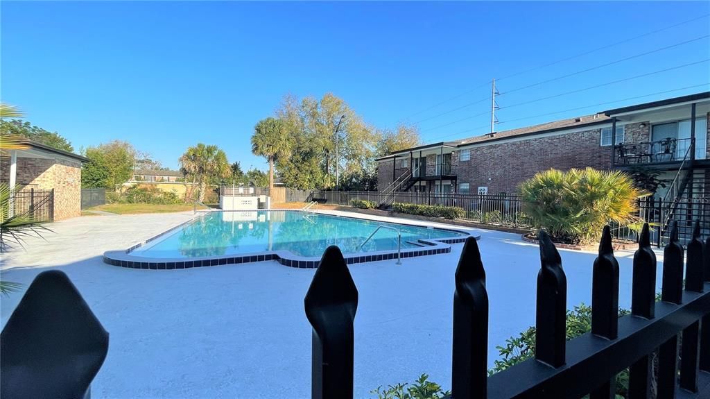 待售: $127,000 (1 贝兹, 1 浴室, 546 平方英尺)