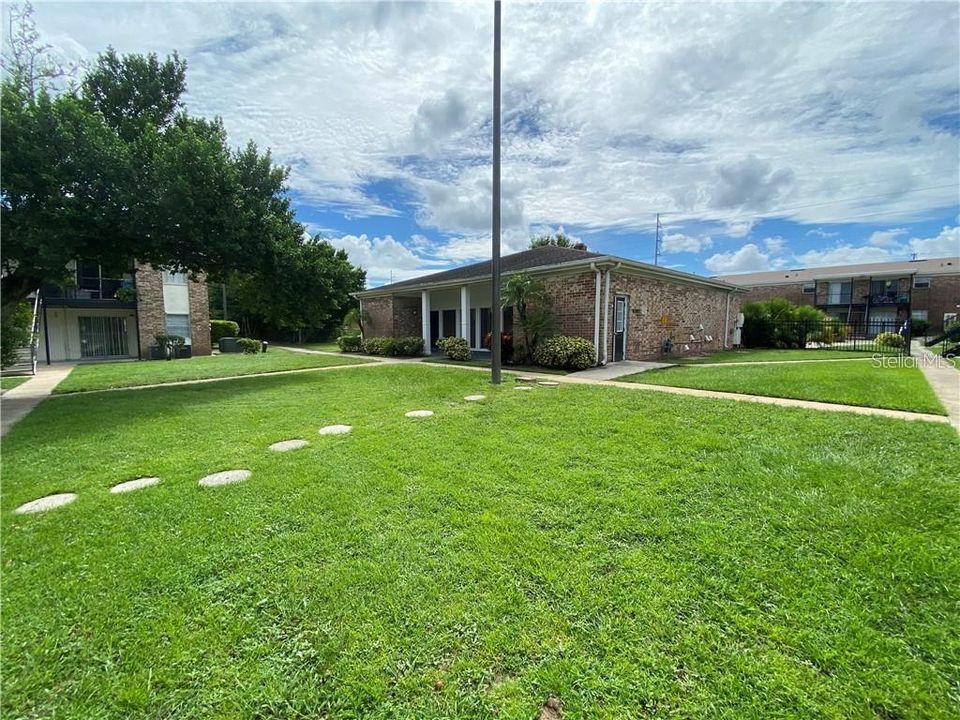 待售: $127,000 (1 贝兹, 1 浴室, 546 平方英尺)