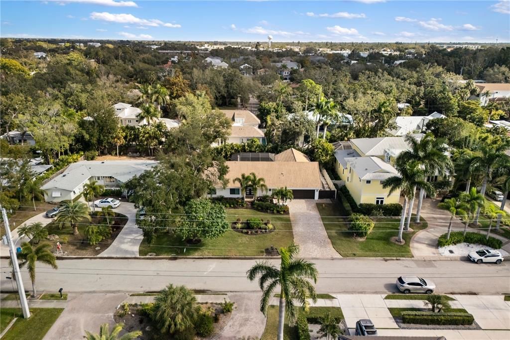 En Venta: $2,490,000 (4 camas, 3 baños, 2696 Pies cuadrados)