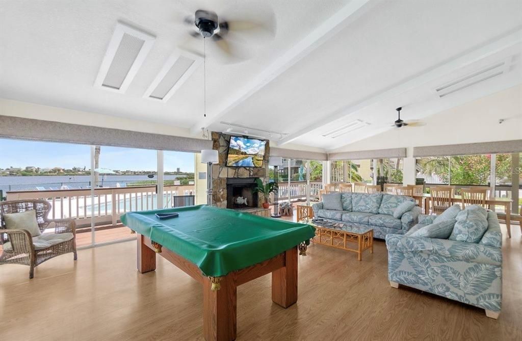 На продажу: $339,000 (2 спален, 2 ванн, 1140 Квадратных фут)