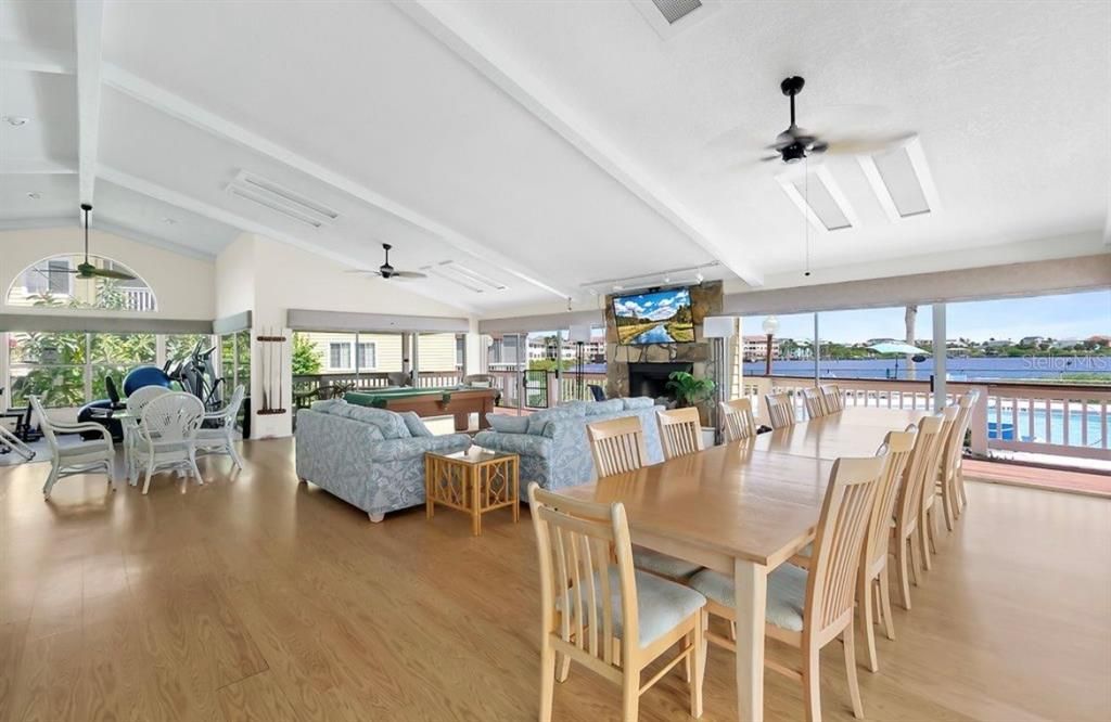 На продажу: $339,000 (2 спален, 2 ванн, 1140 Квадратных фут)