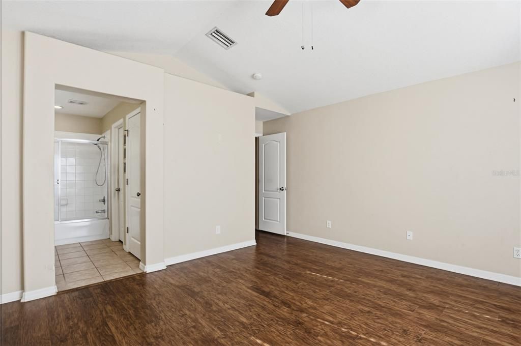 待售: $260,000 (3 贝兹, 2 浴室, 1653 平方英尺)