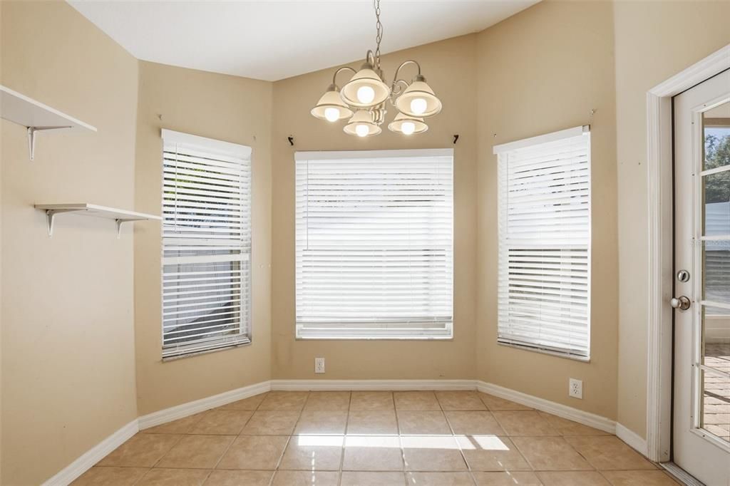 待售: $260,000 (3 贝兹, 2 浴室, 1653 平方英尺)