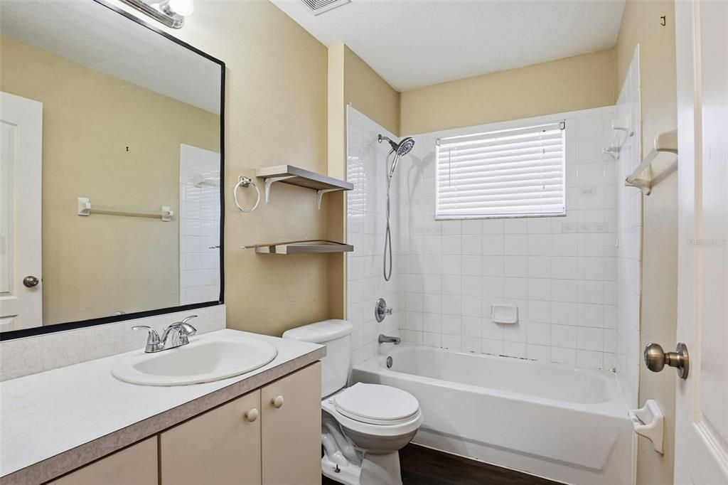 待售: $260,000 (3 贝兹, 2 浴室, 1653 平方英尺)