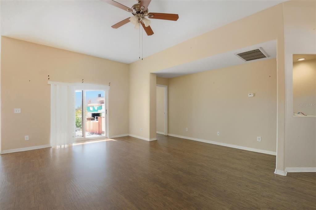 待售: $260,000 (3 贝兹, 2 浴室, 1653 平方英尺)