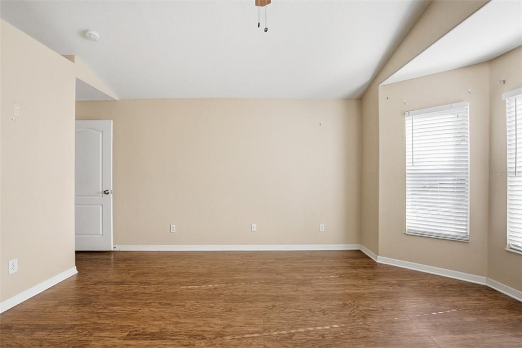 待售: $260,000 (3 贝兹, 2 浴室, 1653 平方英尺)