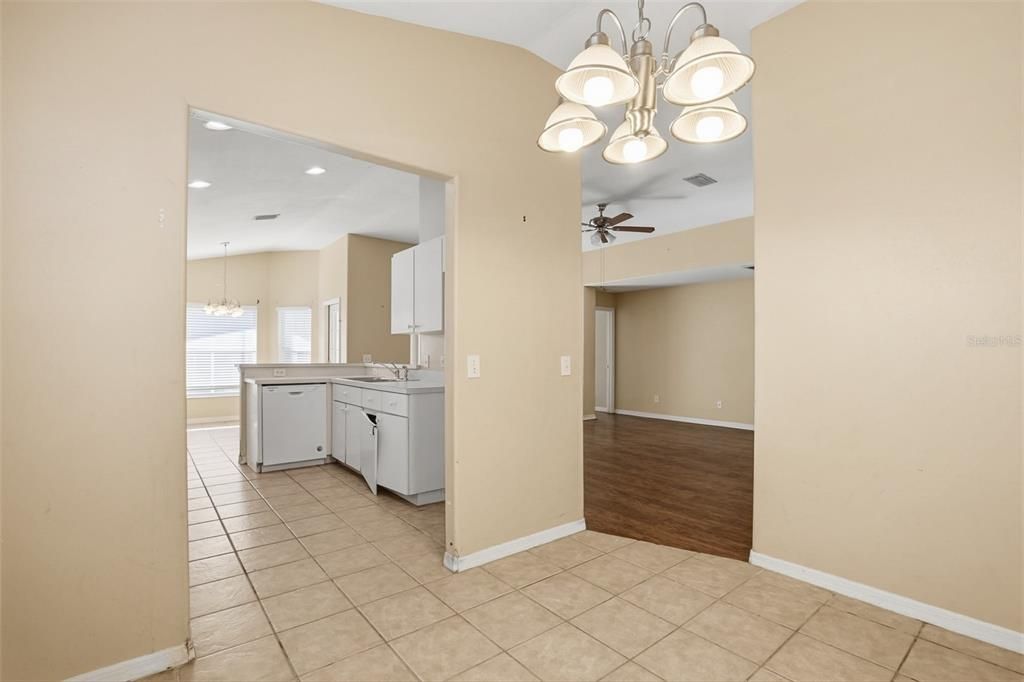 待售: $260,000 (3 贝兹, 2 浴室, 1653 平方英尺)