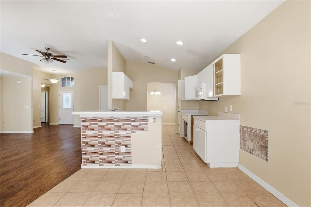 待售: $260,000 (3 贝兹, 2 浴室, 1653 平方英尺)