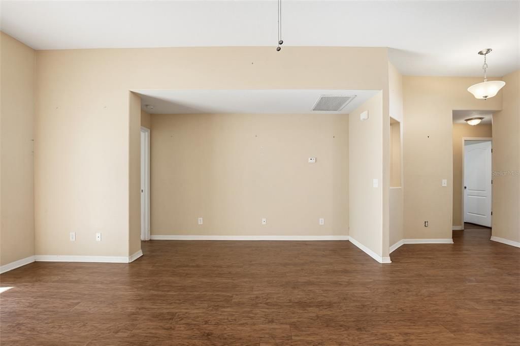 待售: $260,000 (3 贝兹, 2 浴室, 1653 平方英尺)