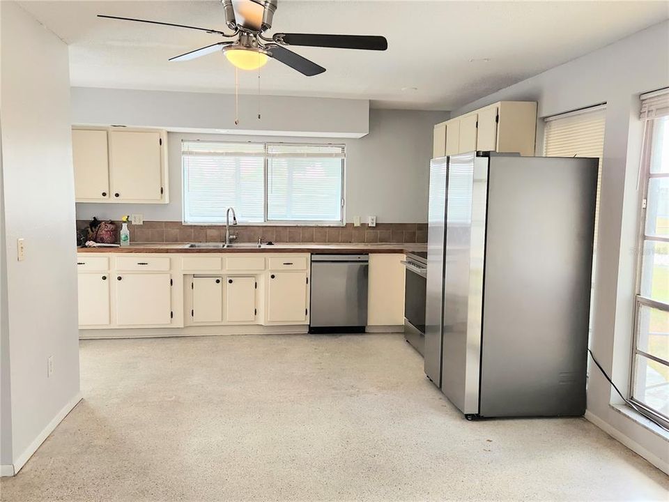 For Sale: $219,000 (3 beds, 2 baths, 1259 Square Feet)