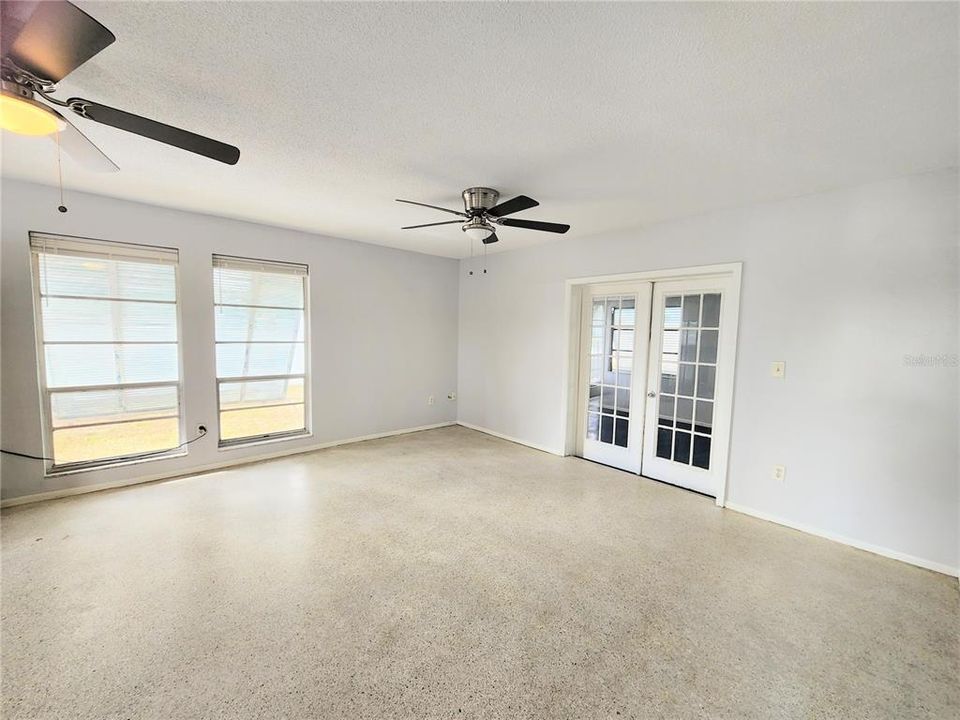 For Sale: $219,000 (3 beds, 2 baths, 1259 Square Feet)