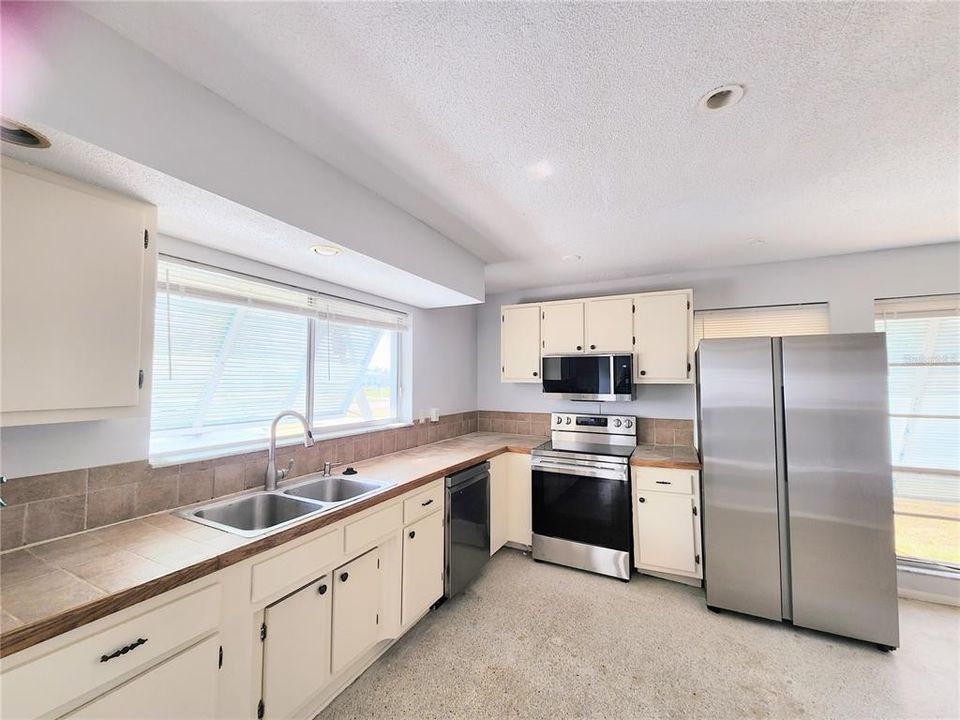 For Sale: $219,000 (3 beds, 2 baths, 1259 Square Feet)