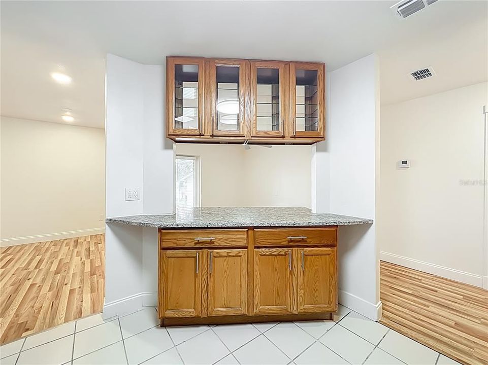 На продажу: $499,900 (6 спален, 4 ванн, 2660 Квадратных фут)