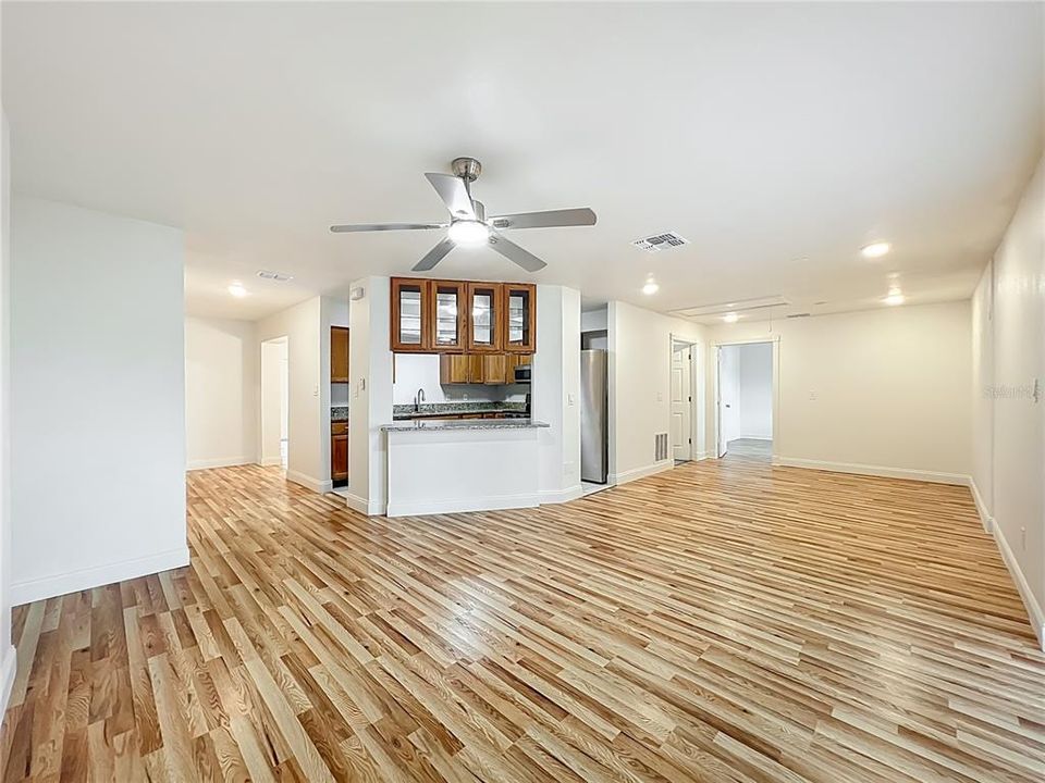 На продажу: $499,900 (6 спален, 4 ванн, 2660 Квадратных фут)