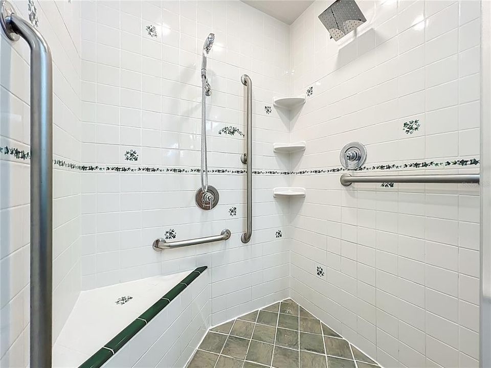 На продажу: $499,900 (6 спален, 4 ванн, 2660 Квадратных фут)