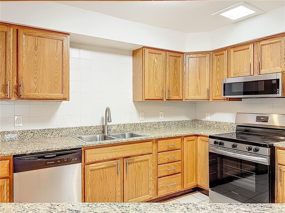 На продажу: $499,900 (6 спален, 4 ванн, 2660 Квадратных фут)