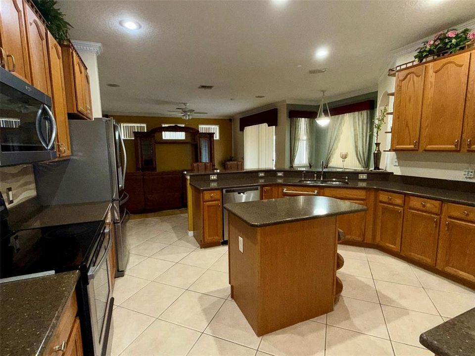 В аренду: $2,400 (4 спален, 3 ванн, 3430 Квадратных фут)